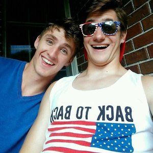 Meet your Posher, Dustin